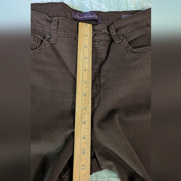 Gloria Vanderbilt Brown Amanda Jeans. Size 8 short. - Picture 5 of 7